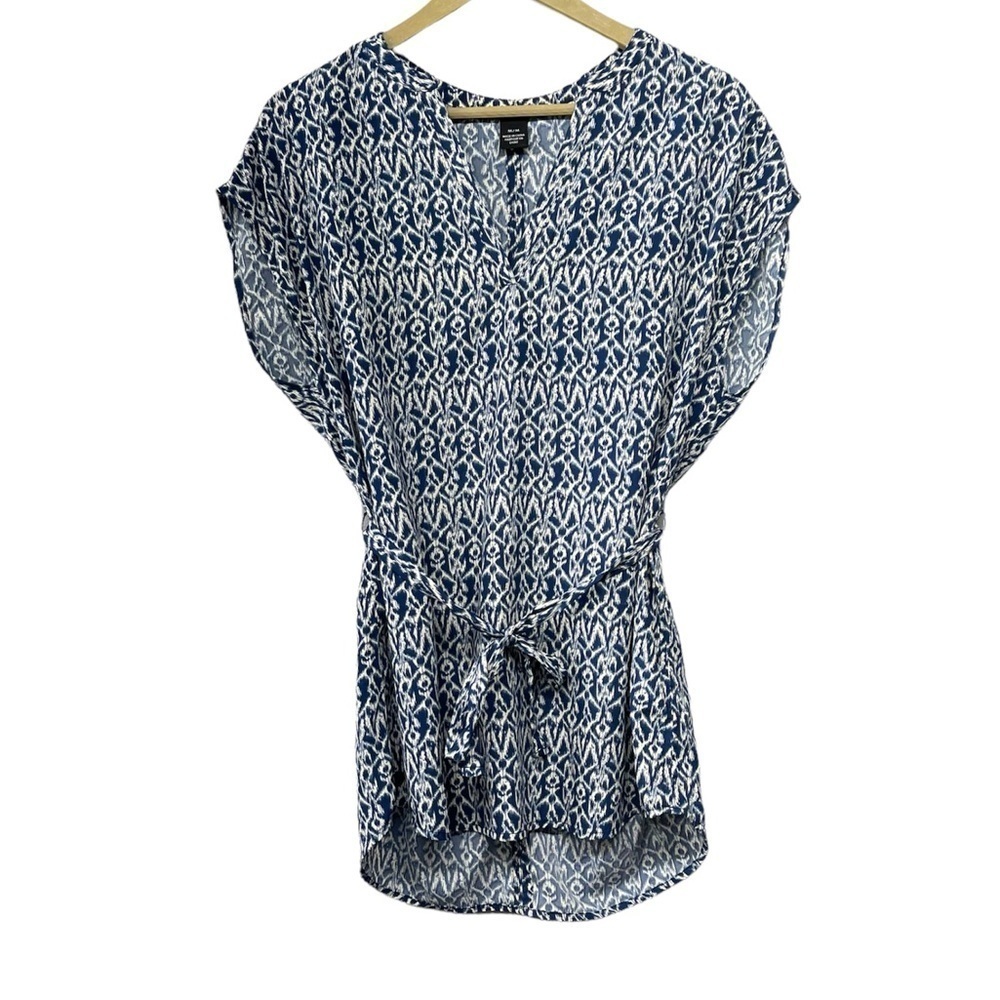 Outdoor Research Medium Blue White Print V Neck Cap Sleeve Belted Top Artsy